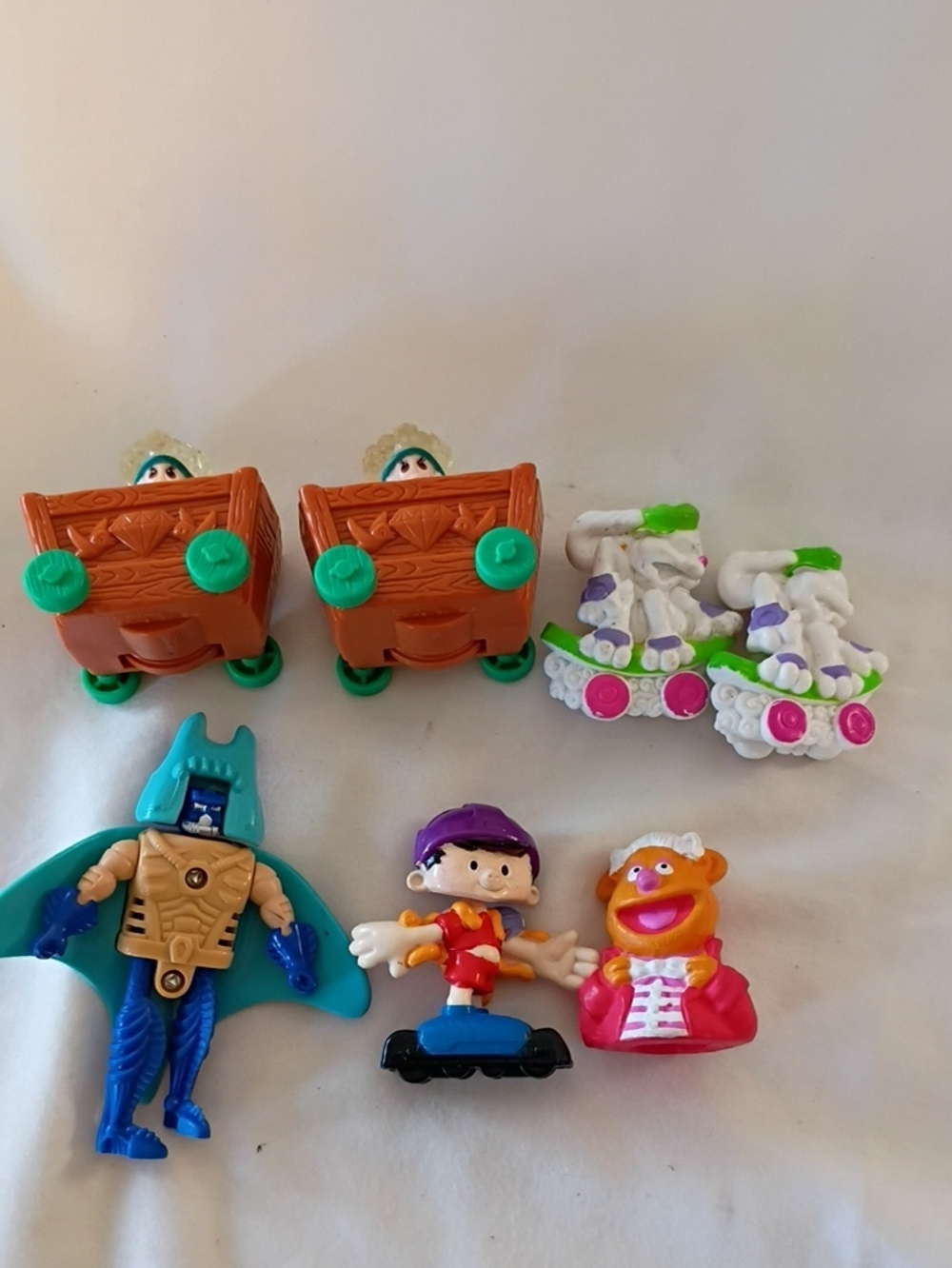 EUC Vintage 90s McDonalds And Hardees Toys Bunny Dwarfs Kenny Muppets Manta Ray